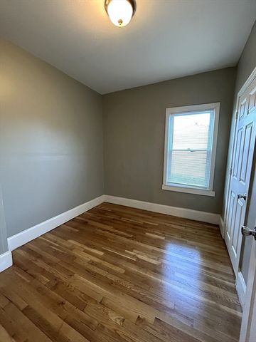 62 Pitman St 2R, Fall River, MA 02723