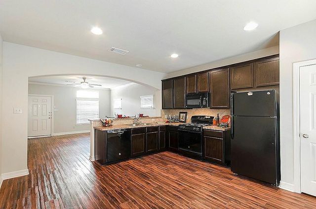 34 Woodland Hills Drive B, Conroe, TX 77303