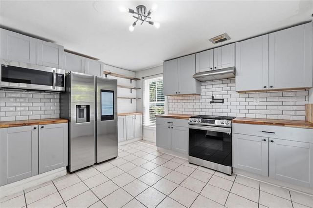 812 Cedar Street, Pleasant Hill, MO 64080