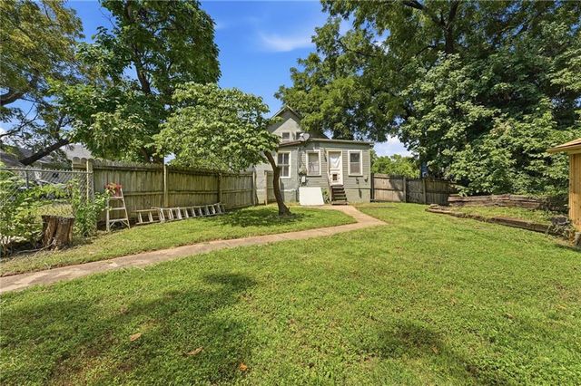 812 Cedar Street, Pleasant Hill, MO 64080