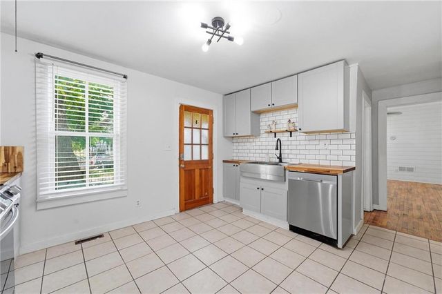 812 Cedar Street, Pleasant Hill, MO 64080