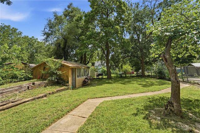 812 Cedar Street, Pleasant Hill, MO 64080