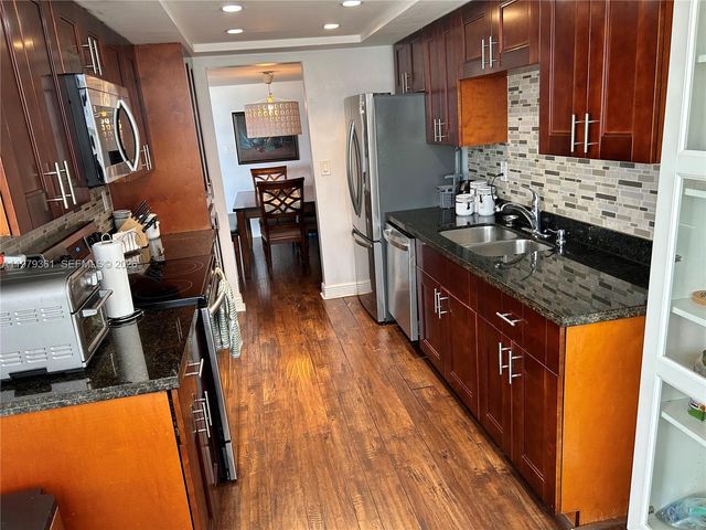 18031 Biscayne Blvd 904, Aventura, FL 33160