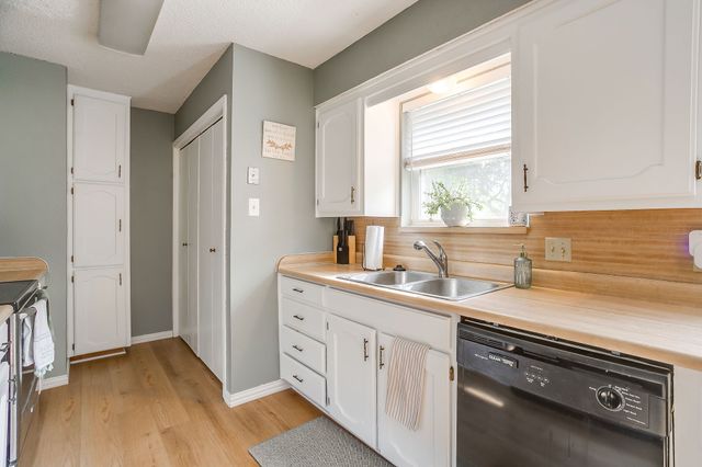 517 Post Oak Lane, Burleson, TX 76028