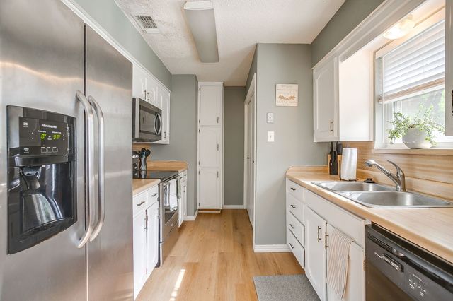 517 Post Oak Lane, Burleson, TX 76028