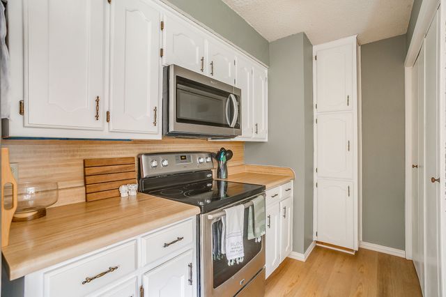 517 Post Oak Lane, Burleson, TX 76028