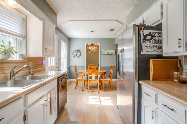 517 Post Oak Lane, Burleson, TX 76028