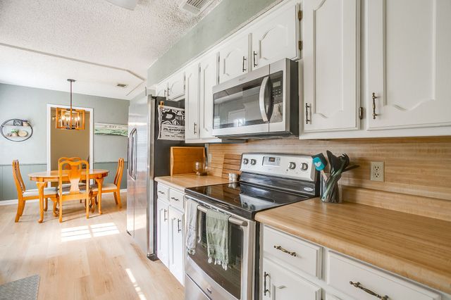 517 Post Oak Lane, Burleson, TX 76028