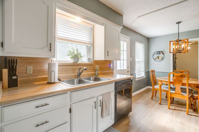 517 Post Oak Lane, Burleson, TX 76028