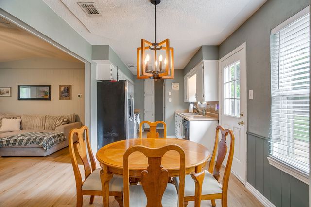 517 Post Oak Lane, Burleson, TX 76028