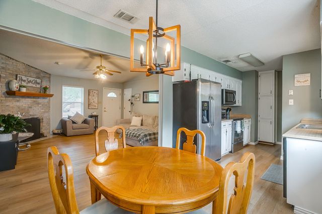 517 Post Oak Lane, Burleson, TX 76028