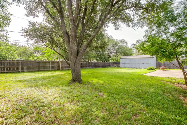517 Post Oak Lane, Burleson, TX 76028