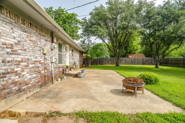517 Post Oak Lane, Burleson, TX 76028