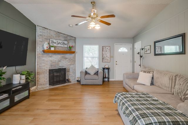 517 Post Oak Lane, Burleson, TX 76028