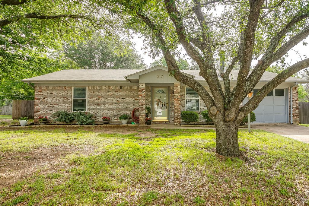 517 Post Oak Lane, Burleson, TX 76028