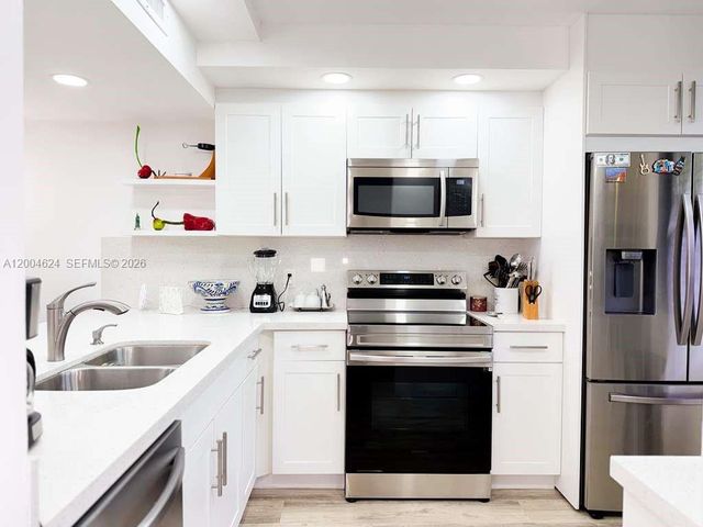 1721 Whitehall Drive 101, Davie, FL 33324