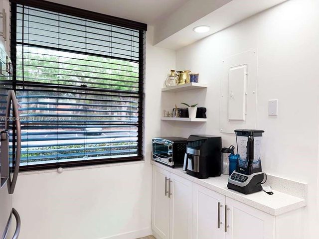 1721 Whitehall Drive 101, Davie, FL 33324
