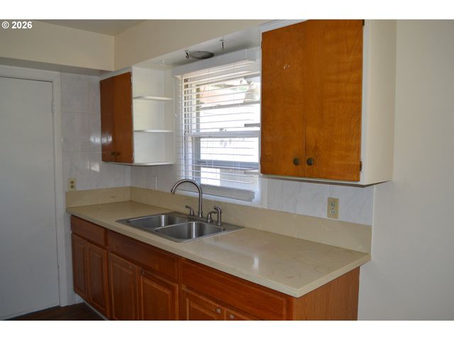 641 Se 148TH Ave, Portland, OR 97233