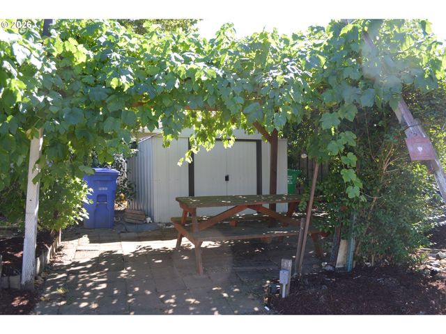641 Se 148TH Ave, Portland, OR 97233