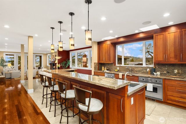 1610 10th Street W, Kirkland, WA 98033