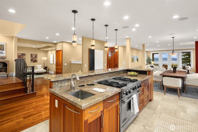 1610 10th Street W, Kirkland, WA 98033