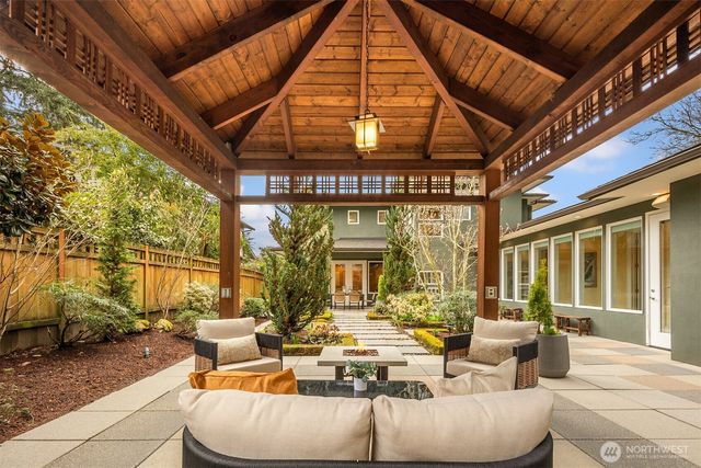 1610 10th Street W, Kirkland, WA 98033