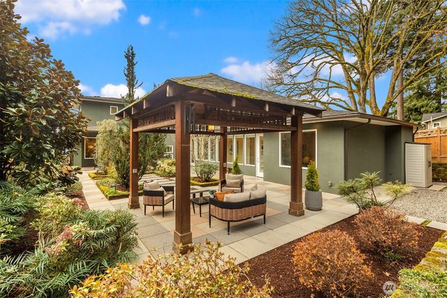 1610 10th Street W, Kirkland, WA 98033