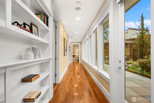 1610 10th Street W, Kirkland, WA 98033