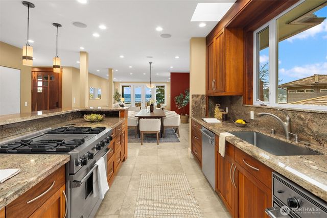 1610 10th Street W, Kirkland, WA 98033