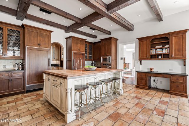 6742 N 48TH Street, Paradise Valley, AZ 85253