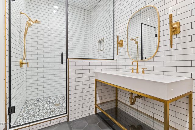 6742 N 48TH Street, Paradise Valley, AZ 85253