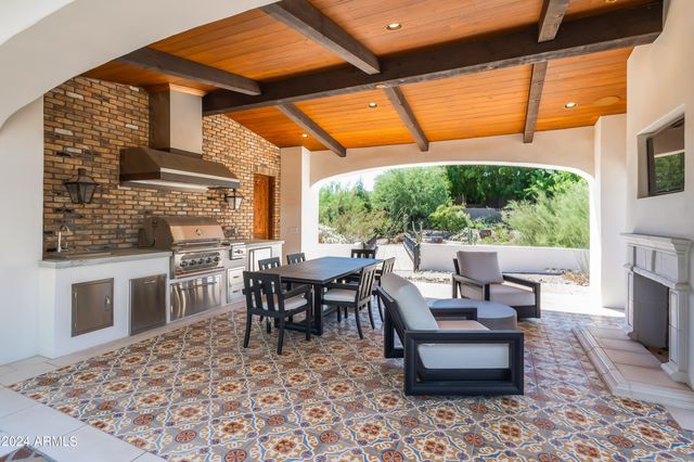 6742 N 48TH Street, Paradise Valley, AZ 85253