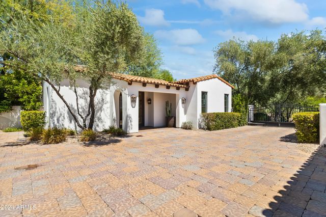6742 N 48TH Street, Paradise Valley, AZ 85253