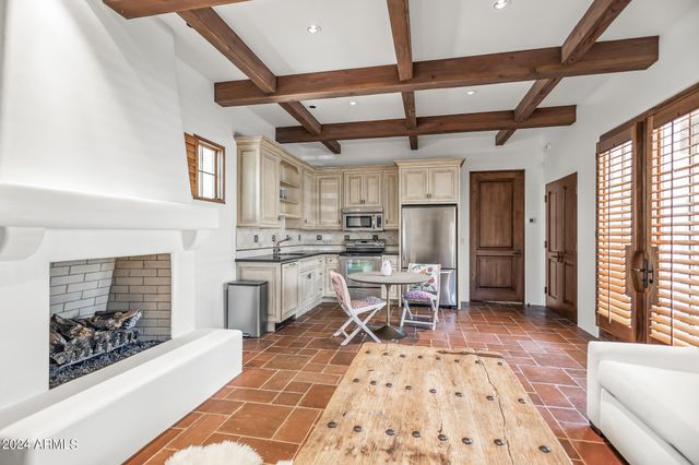 6742 N 48TH Street, Paradise Valley, AZ 85253