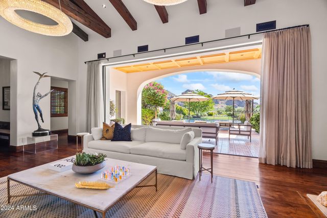 6742 N 48TH Street, Paradise Valley, AZ 85253