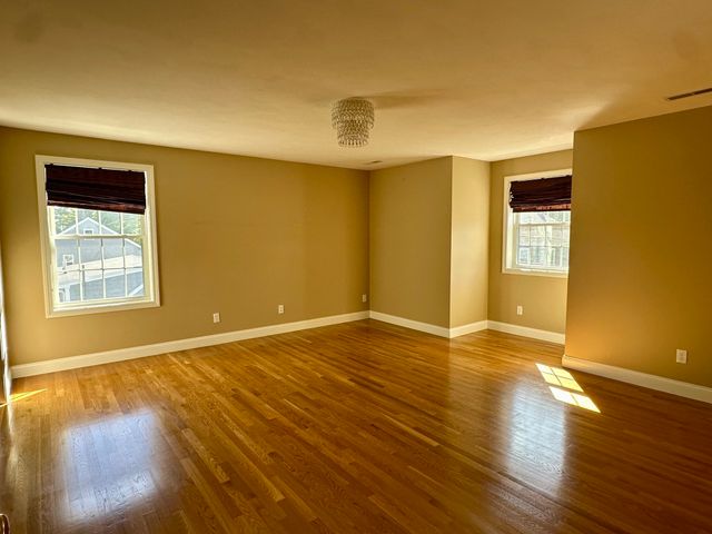 33 Belmont St, Reading, MA 01867