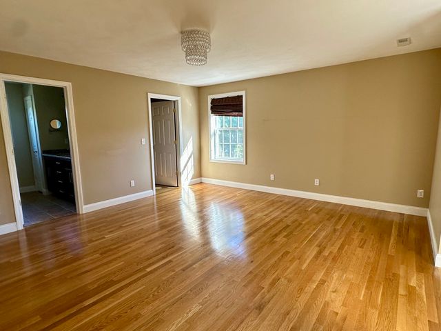 33 Belmont St, Reading, MA 01867