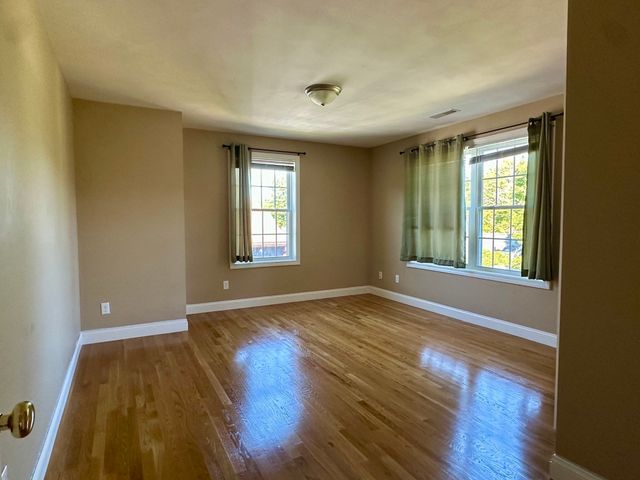 33 Belmont St, Reading, MA 01867