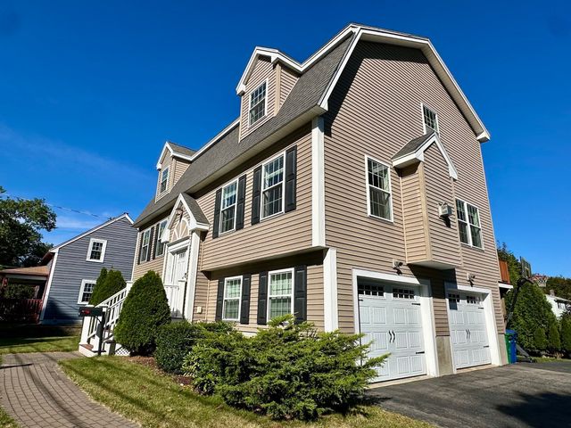 33 Belmont St, Reading, MA 01867