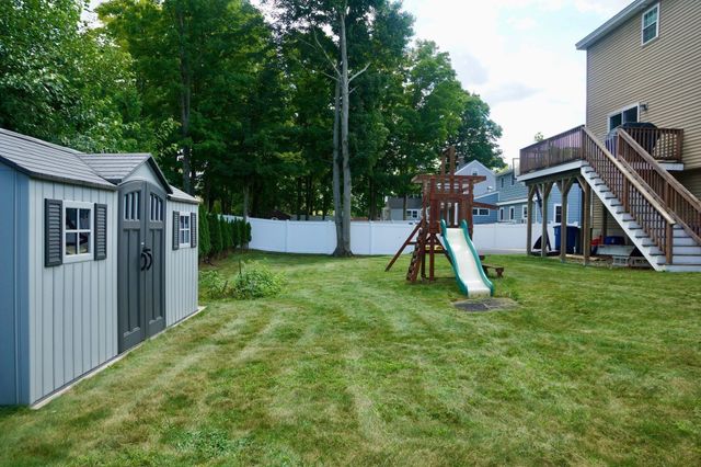 33 Belmont St, Reading, MA 01867