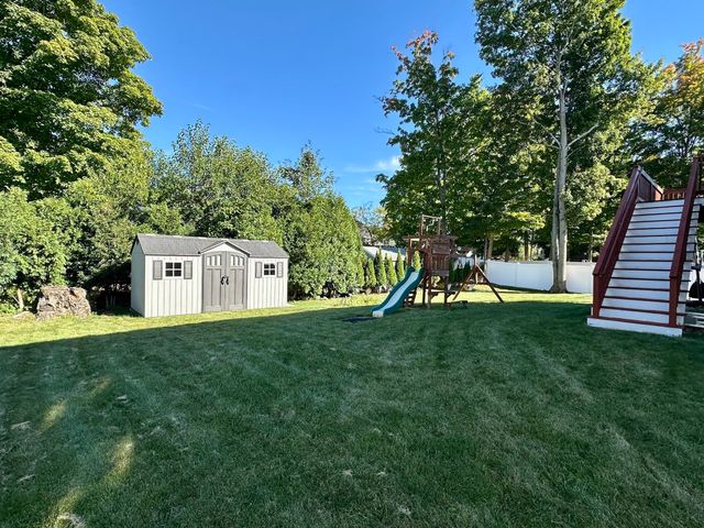 33 Belmont St, Reading, MA 01867