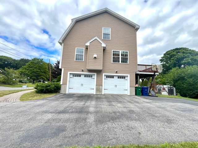 33 Belmont St, Reading, MA 01867