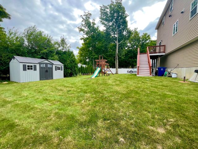 33 Belmont St, Reading, MA 01867