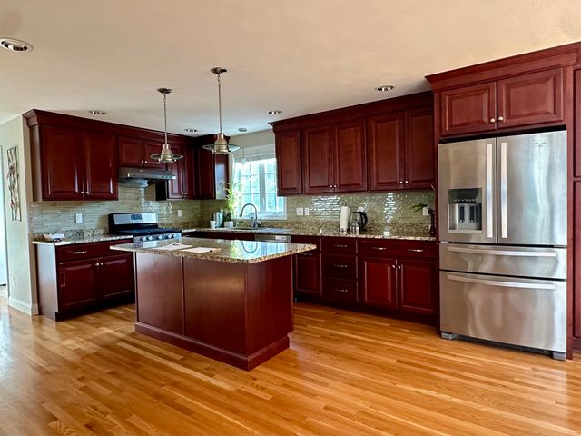 33 Belmont St, Reading, MA 01867
