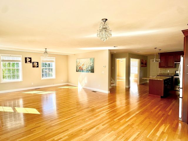 33 Belmont St, Reading, MA 01867