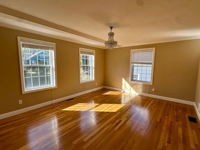 33 Belmont St, Reading, MA 01867