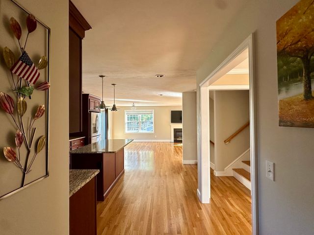 33 Belmont St, Reading, MA 01867
