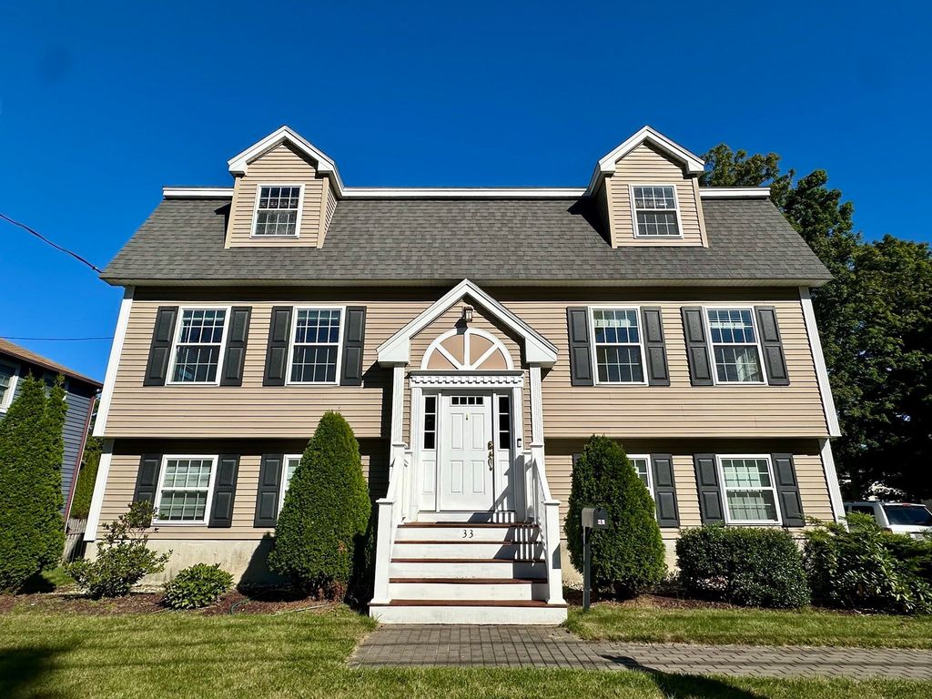 33 Belmont St, Reading, MA 01867