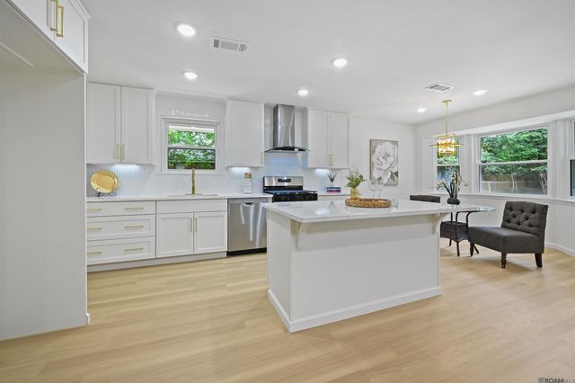 1019 E Palmview St, Gonzales, LA 70737