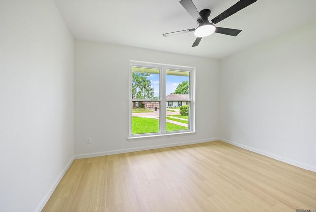 1019 E Palmview St, Gonzales, LA 70737